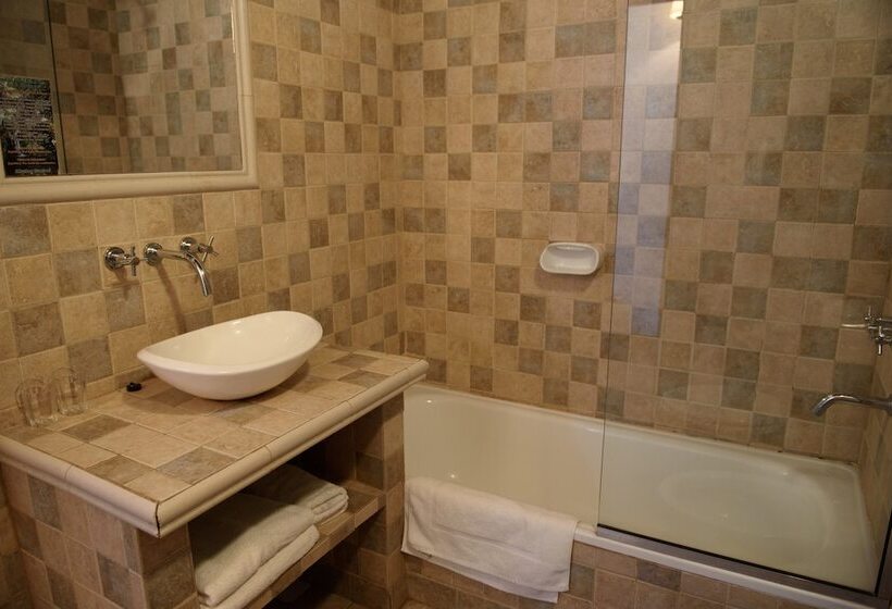 اتاق کلاسیک سه تخته, Selva Montana