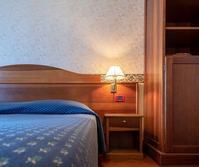 标准间, Ariotto Village