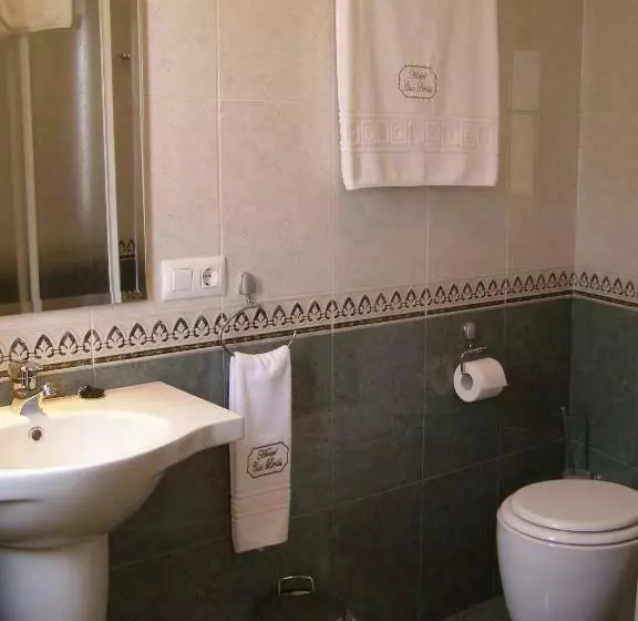 Standard Yhden Hengen Huone, Casa Benilde