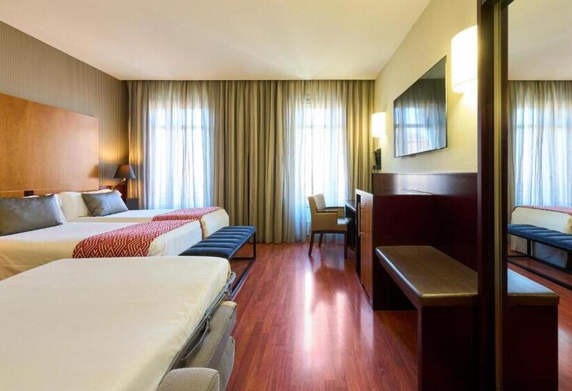 Номер Стандарт Трехместный, Catalonia El Pilar