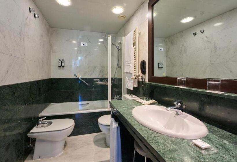 Номер Стандарт Трехместный, Catalonia El Pilar