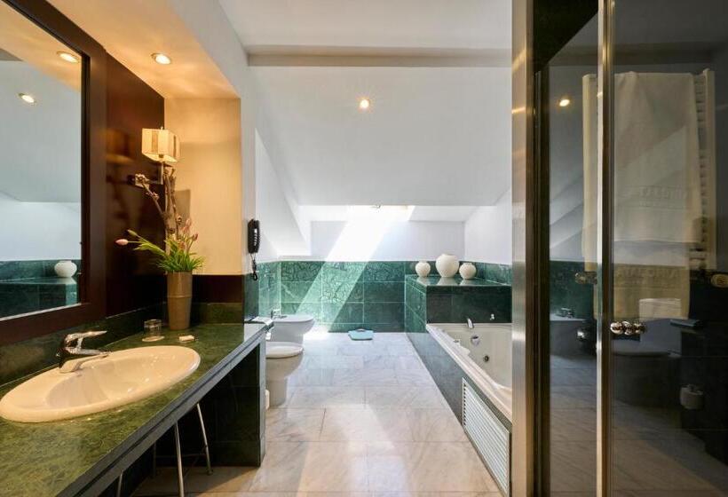 Номер Superior, Catalonia El Pilar