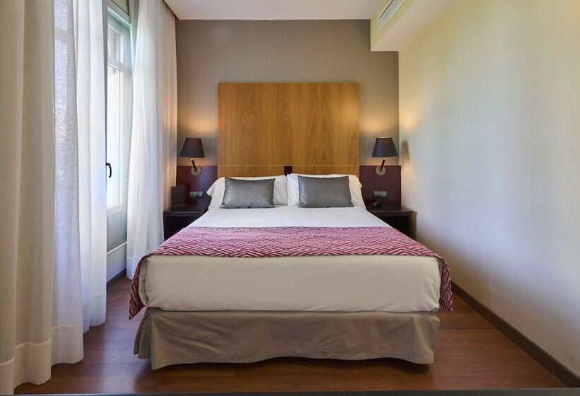 Номер Стандарт, Catalonia El Pilar