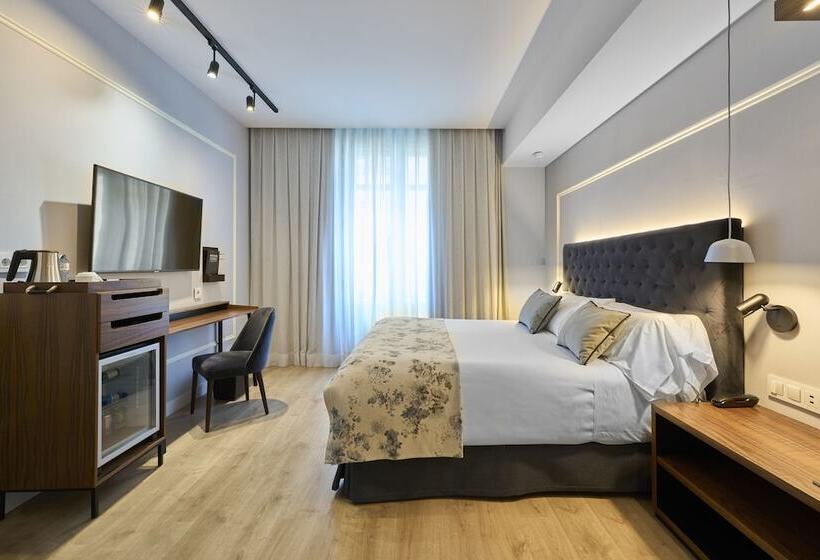 Номер Премиум, Catalonia El Pilar