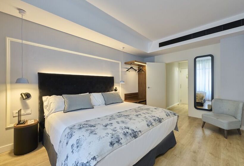 Номер Премиум, Catalonia El Pilar