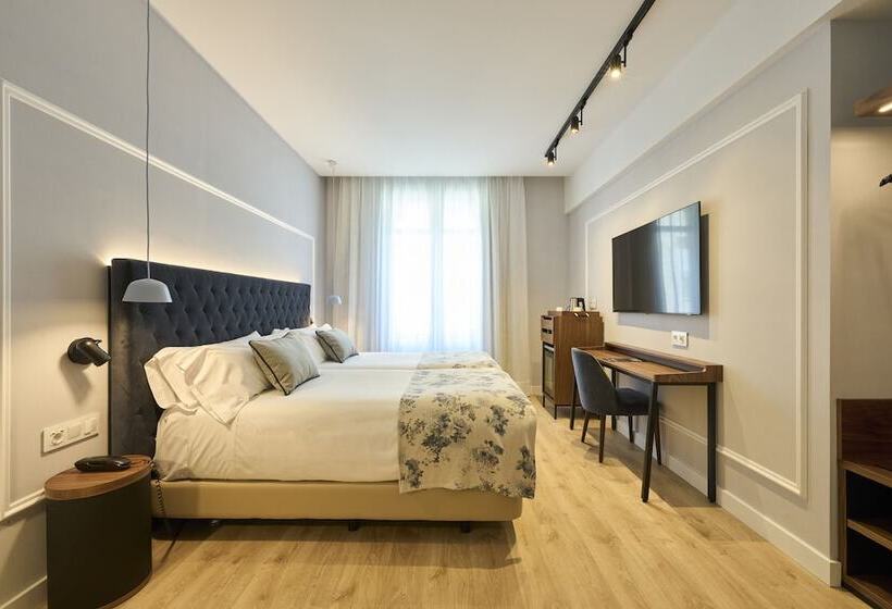 Номер Премиум, Catalonia El Pilar