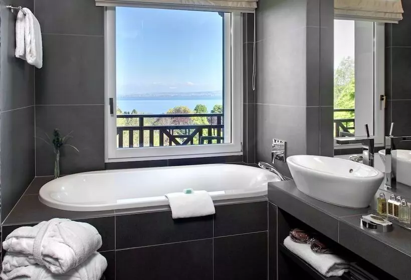 Suite with lake view, Ermitage