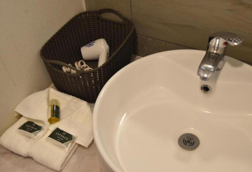 סוויטה משפחתית, Estanza Hotel & Suites