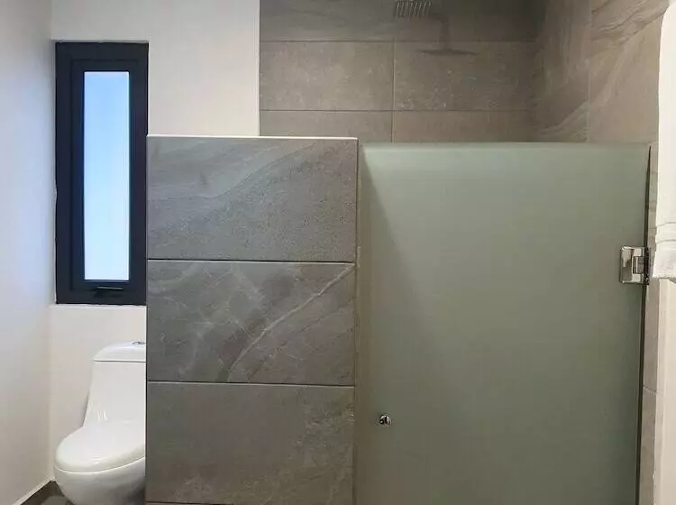 سوییت خانوادگی, Estanza Hotel & Suites