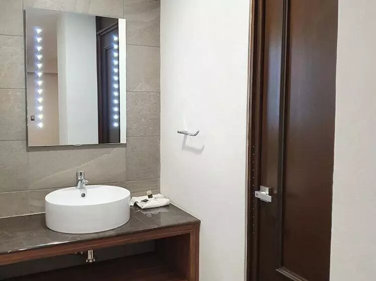 سوییت خانوادگی, Estanza Hotel & Suites