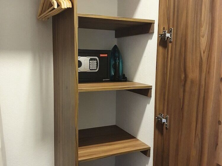 סוויטה משפחתית, Estanza Hotel & Suites