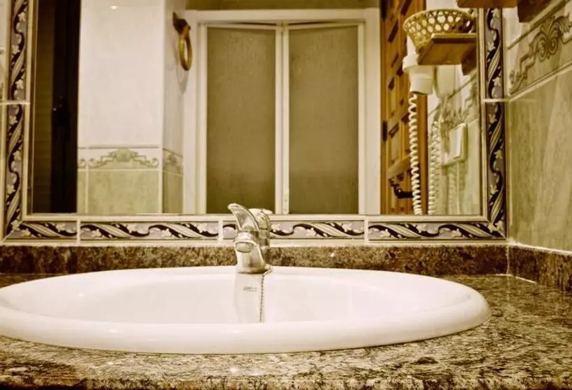 اتاق سوپریور, Hostal Guadiana