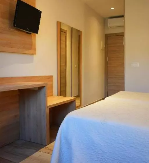 اتاق سوپریور, Hostal Guadiana