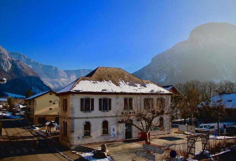 غرفة قياسية, Logis La Chaumiere Saintmaurice