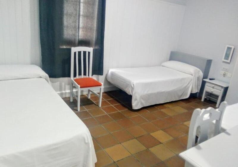 חדר סטנדרט לארבעה, Montesol Arttyco