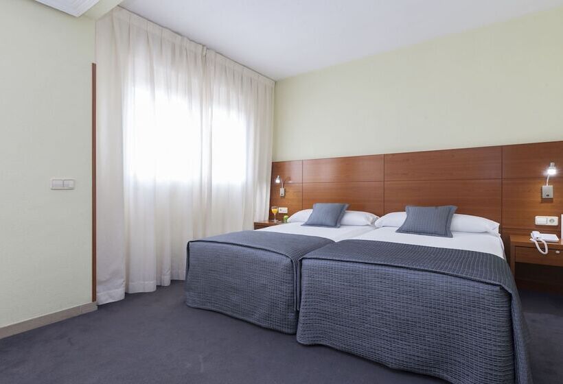 غرفة عائلية, Porcel Torre Garden