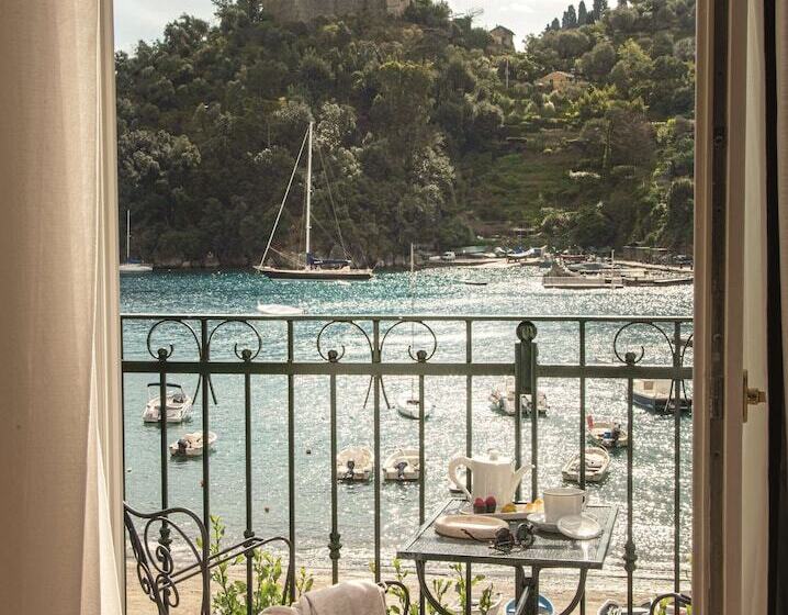 سوییت جونیور با چشم‌انداز دریا, Splendido Mare, A Belmond Hotel, Portofino