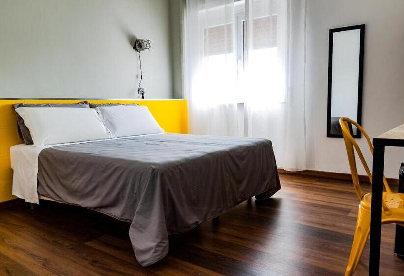 اتاق استاندارد با بالکن, Travel Station Bedandbreakfast