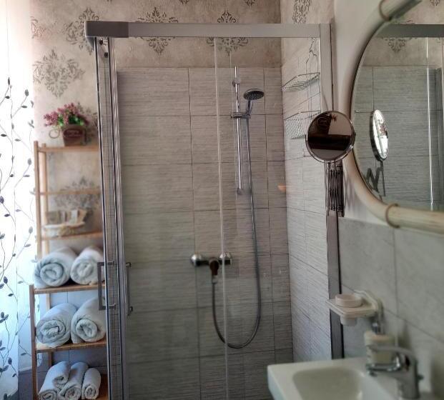 חדר משפחתי, Grotta Dei Puntali B&b