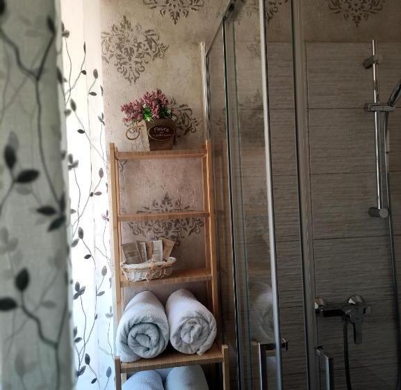 חדר משפחתי, Grotta Dei Puntali B&b