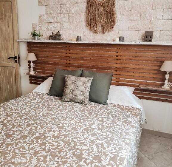 חדר משפחתי, Grotta Dei Puntali B&b