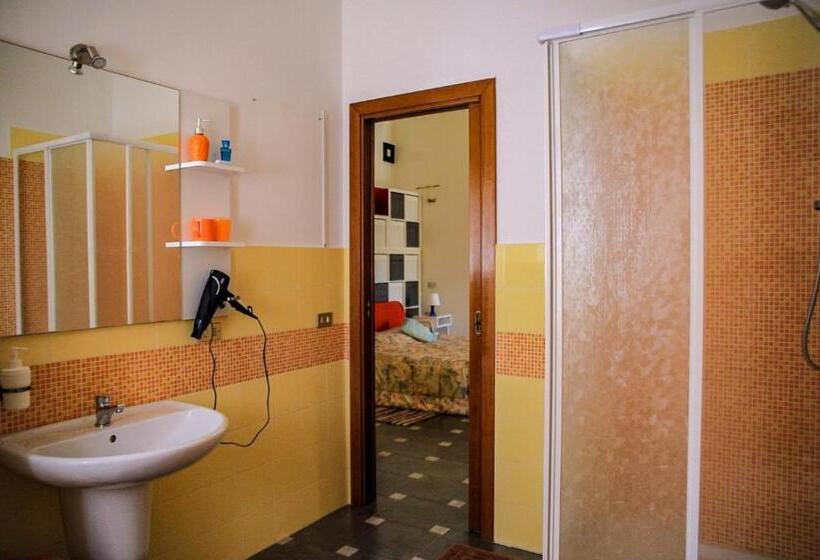 スタンダードスタジオ, La Rosa Di Rebecca