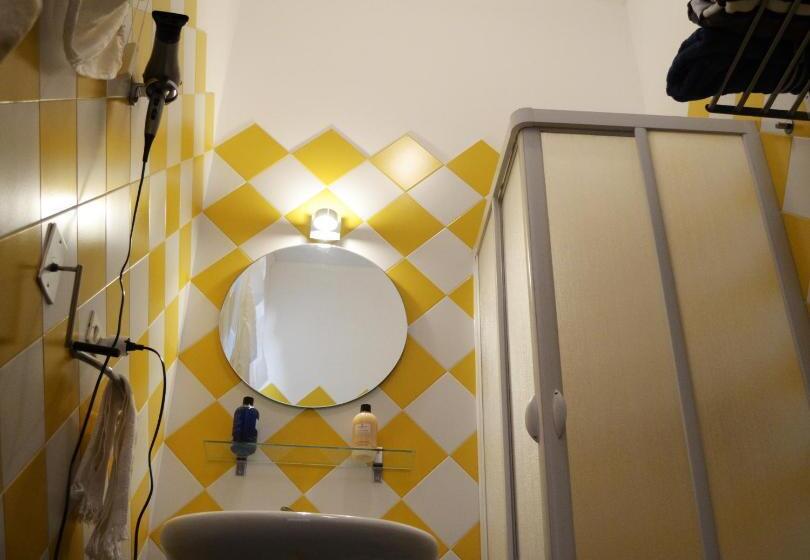 スタンダードルーム, La Rosa Di Rebecca