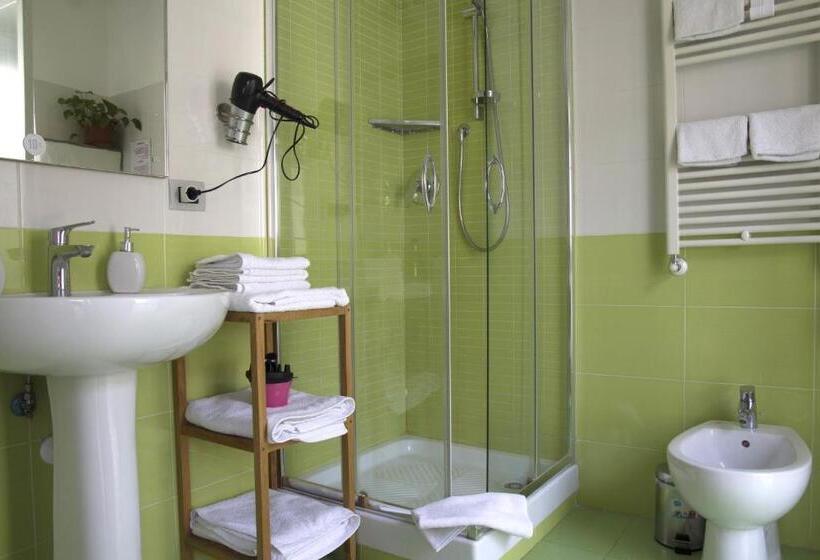 اتاق لوکس سه تخته, Al Sesto B&b