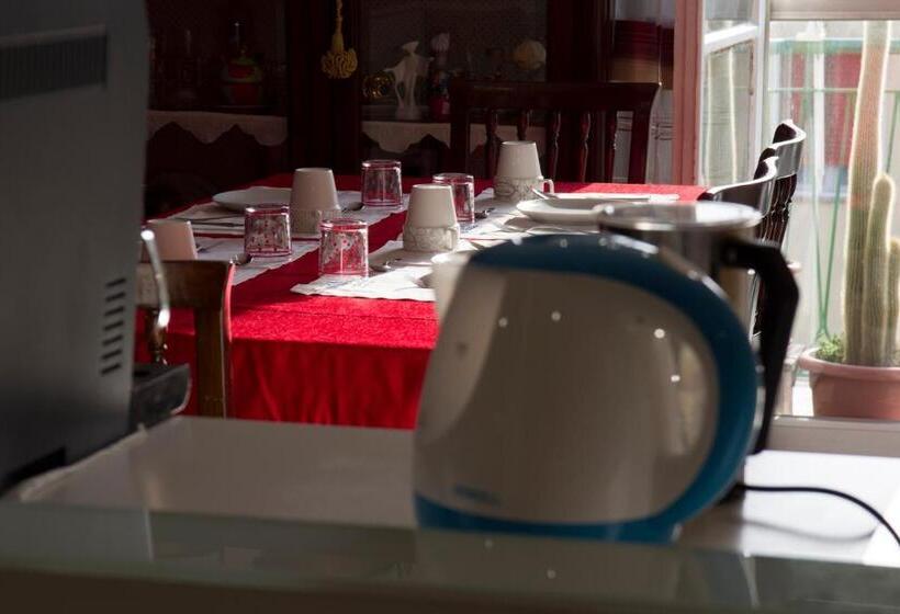 اتاق لوکس سه تخته, Al Sesto B&b