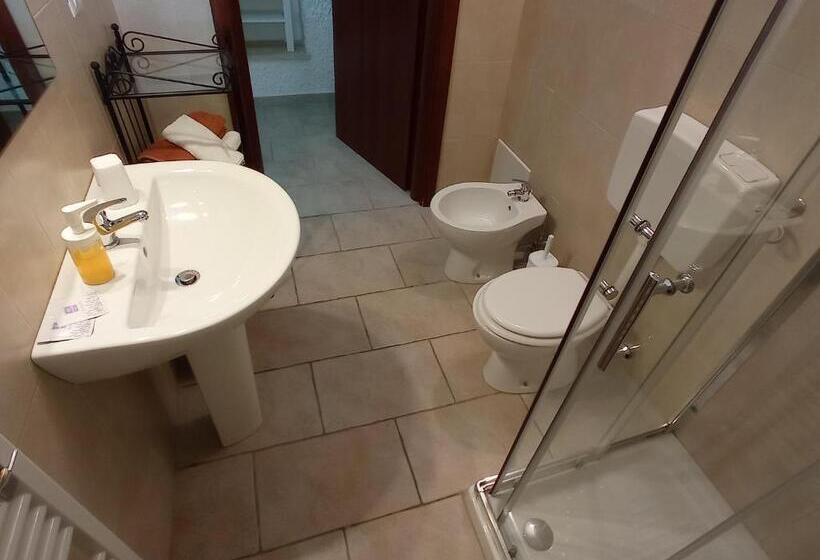 غرفة قياسية ثلاثية, Gli Archi Country Home