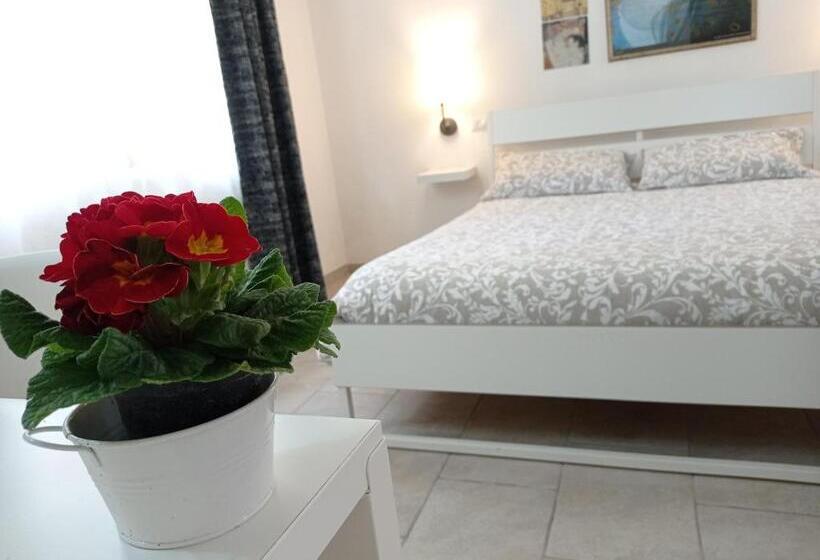 غرفة قياسية ثلاثية, Gli Archi Country Home