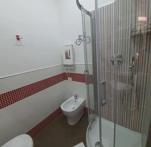 اتاق استاندارد سه تخته با بالکن, Ari Guest House
