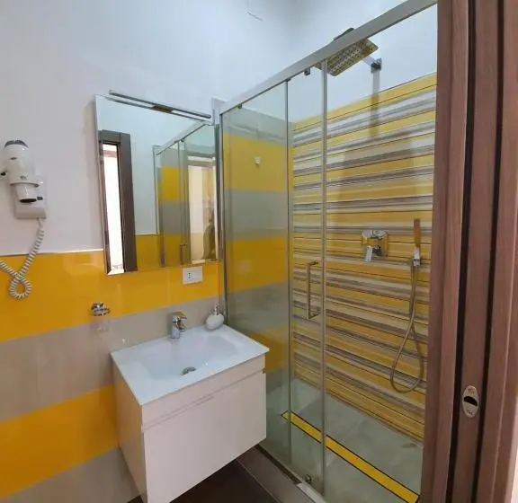 اتاق لوکس, Ari Guest House
