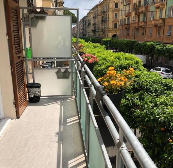 Трехместный Номер Стандарт с Балконом, Ari Guest House