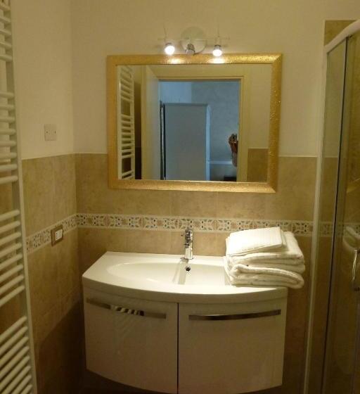 Deluxe room with river view, Lady Verona Residence