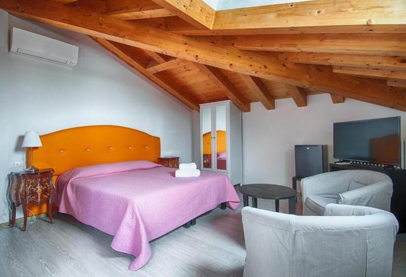 Penthouse Room, Lady Verona Residence