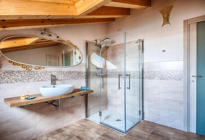Junior suite with river view, Lady Verona Residence