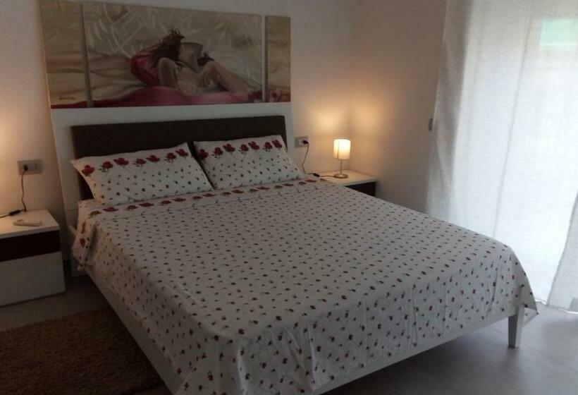 اتاق لوکس با بالکن, Casa Dell Artista 2