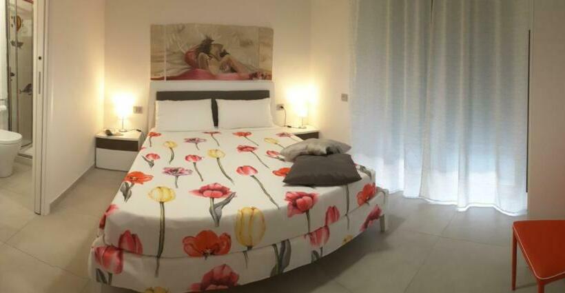 اتاق لوکس با بالکن, Casa Dell Artista 2