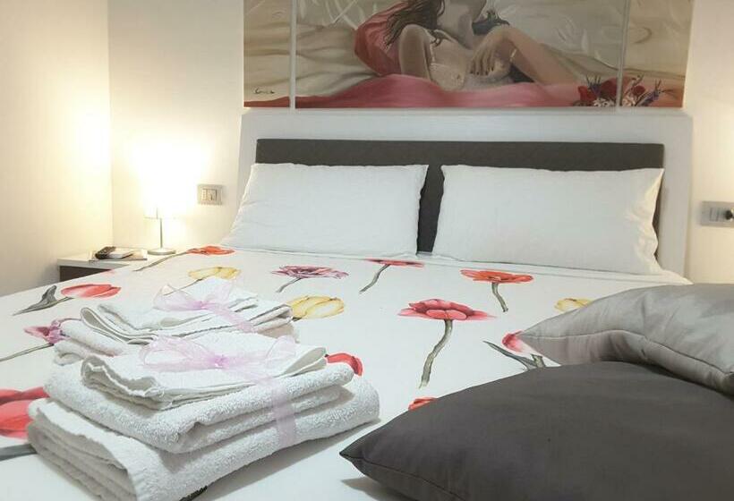 اتاق لوکس با بالکن, Casa Dell Artista 2