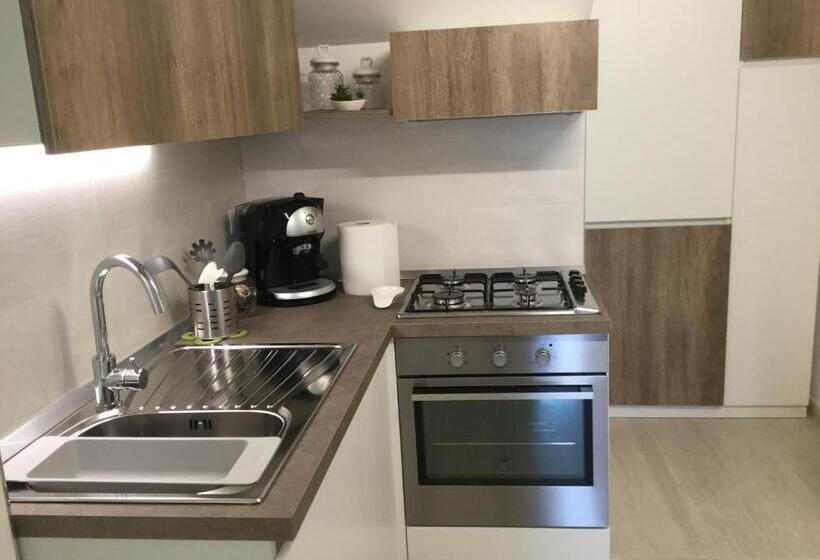 חדר סטנדרט לשלושה, Ledwars