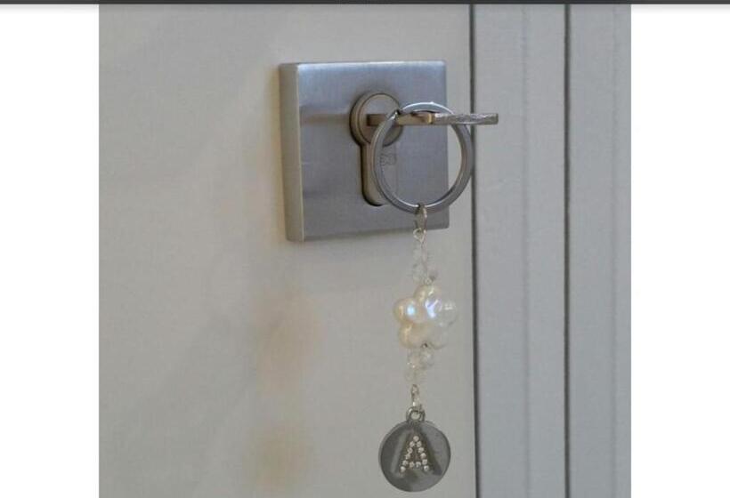 חדר סטנדרט לשלושה, Ledwars