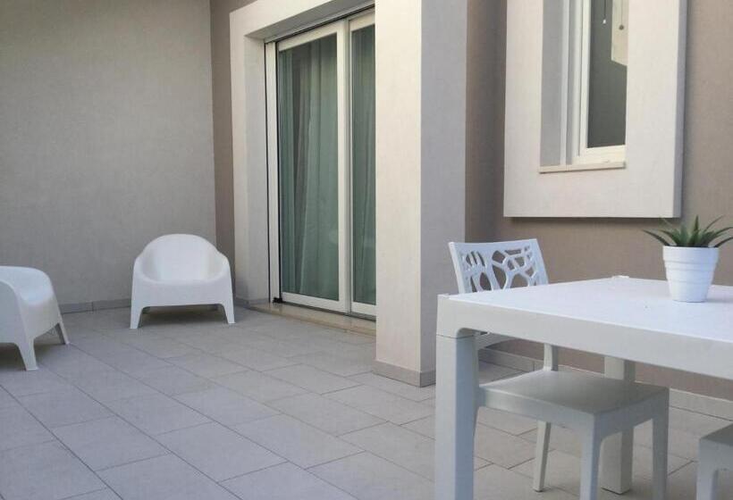 חדר סטנדרט לשלושה, Ledwars