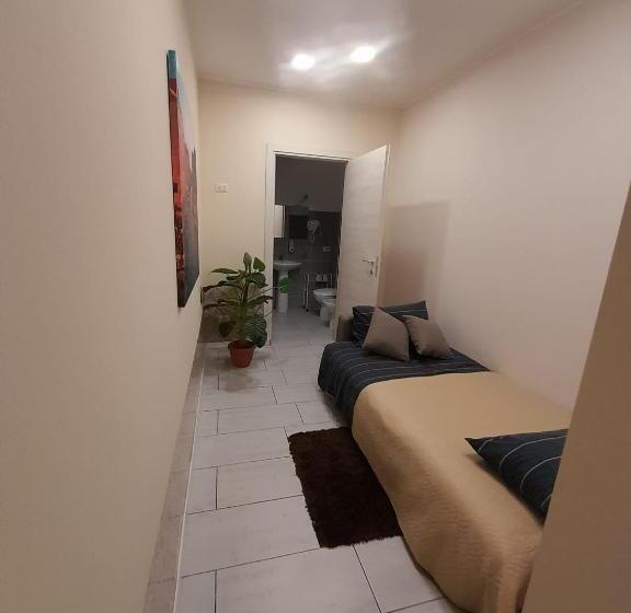 غرفة كلاسيكية ثلاثية, Primo