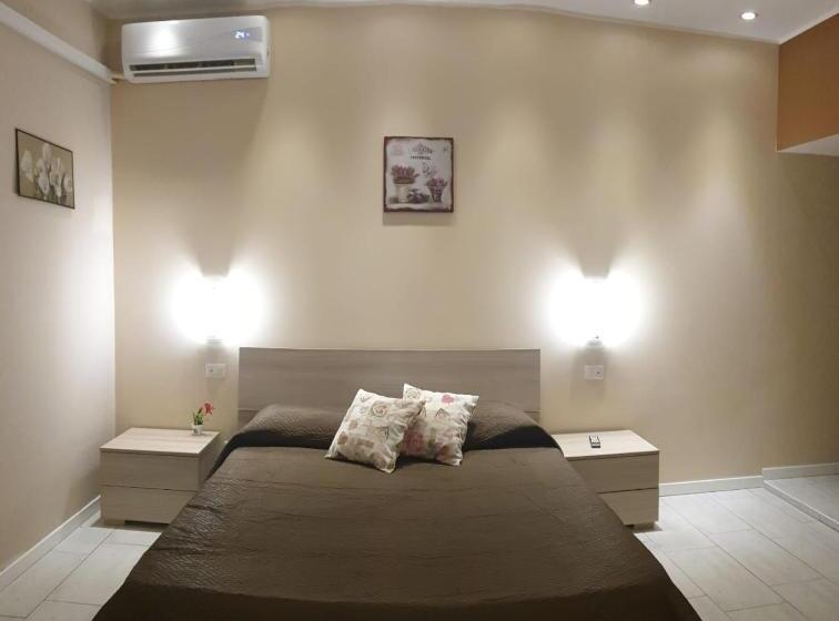 غرفة كلاسيكية ثلاثية, Primo