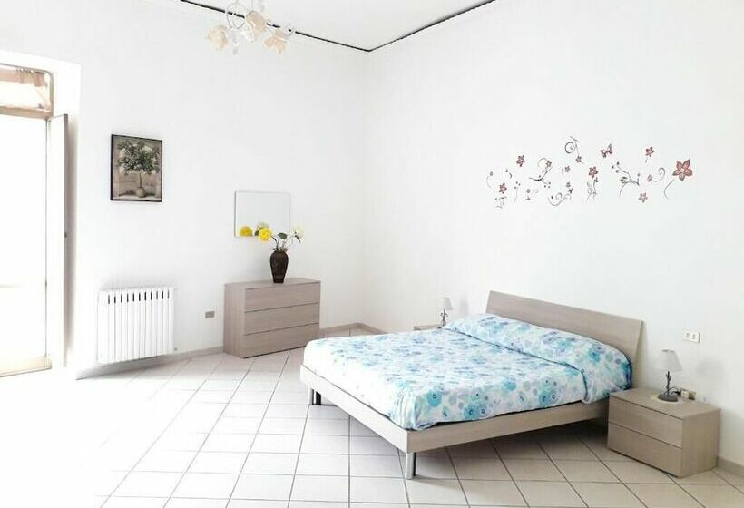 آپارتمان خانوادگی 2 خوابه, Andrea S House Apartment In The Historic Center Of Naples