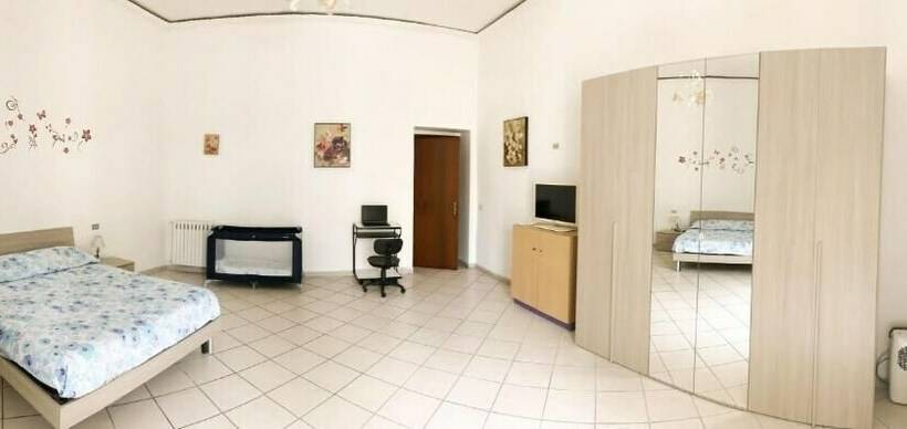 آپارتمان خانوادگی 2 خوابه, Andrea S House Apartment In The Historic Center Of Naples