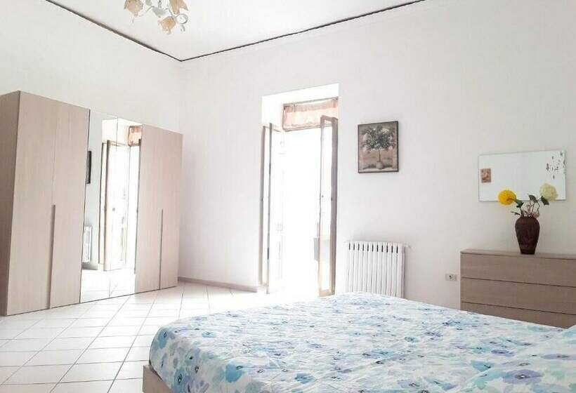 آپارتمان خانوادگی 2 خوابه, Andrea S House Apartment In The Historic Center Of Naples