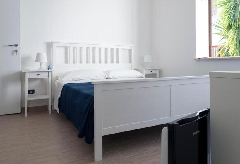 غرفة قياسية سرير كينج, L Oasi Di Giorgia