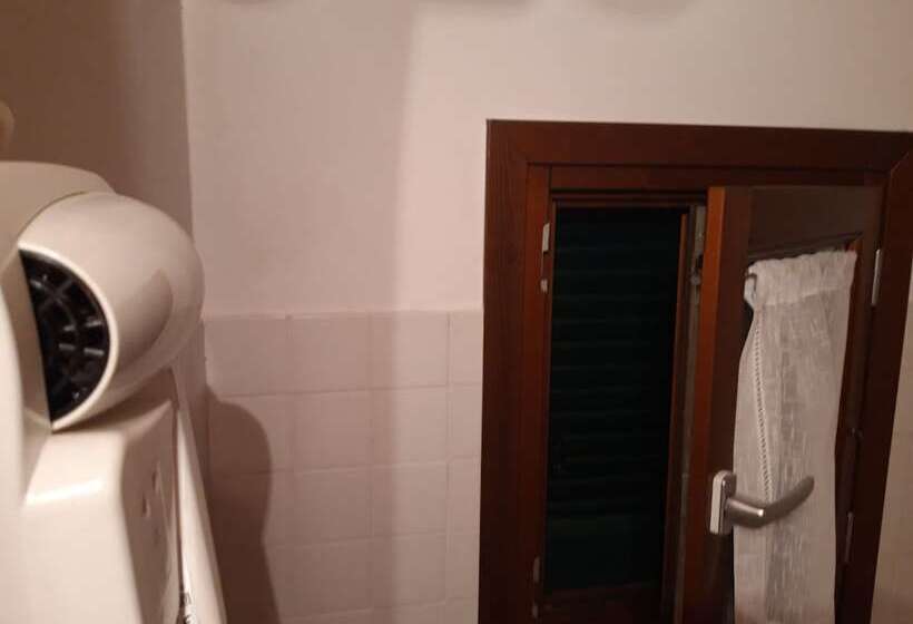 חדר סטנדרטי לשלושה עם נוף, Affitta Camere San Miniato